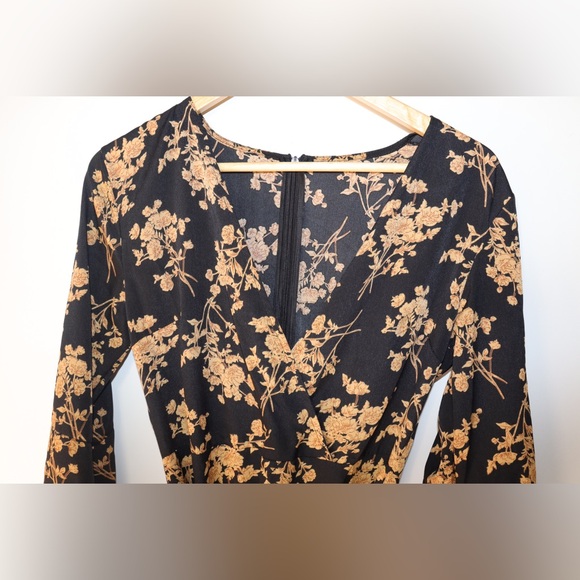 VIXEN Long Sleeve Dress with Tie - Picture 4 of 10